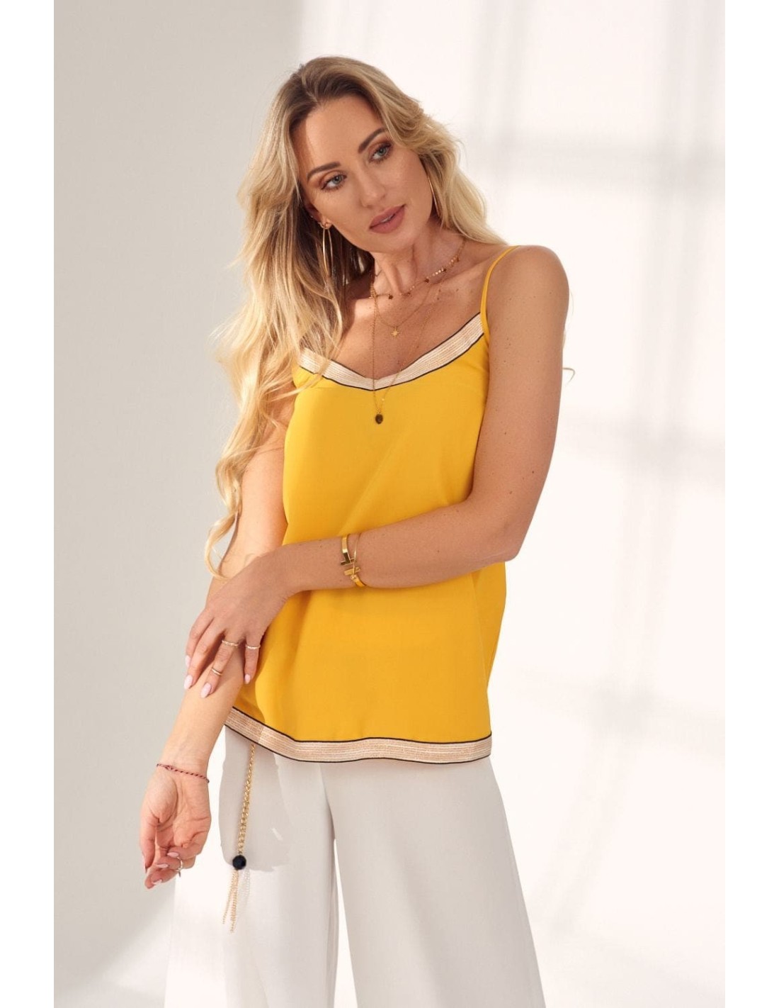 Zarte Bluse mit dünnen Trägern, gelb PR75001 – Online-Shop – Boutique